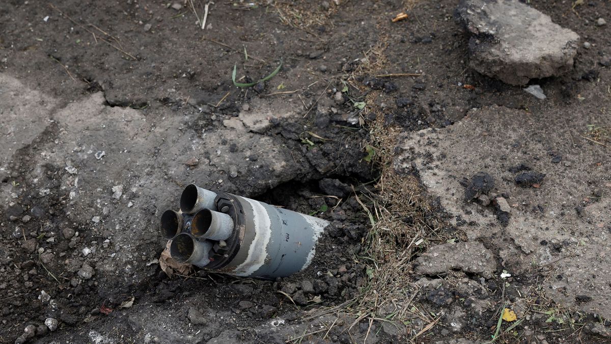 Ukrajina čelí další vlně raketových úderů. Rusové útočí na polovině země